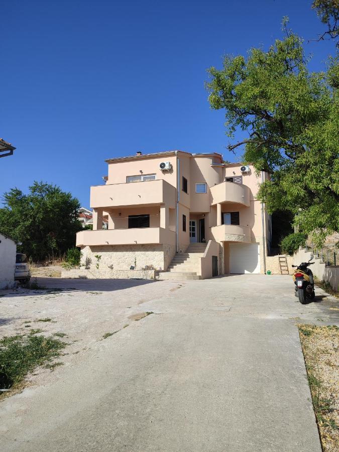 Apartmani V&V - New Apartments Murter Exterior photo